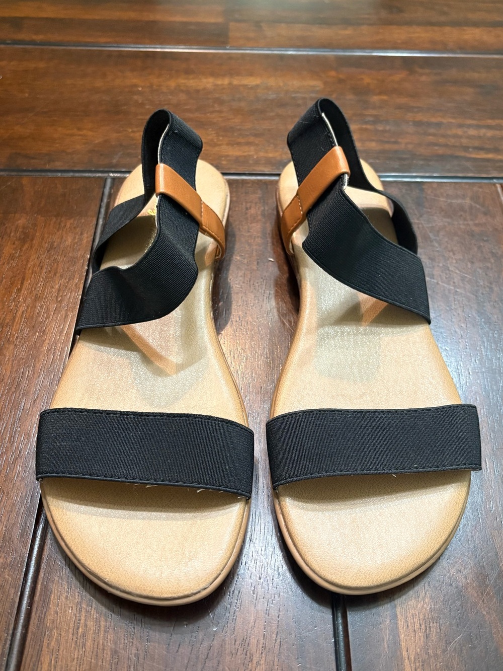 Women’s Tommy Bahama Black and Tan Flat Comfort Sandals with Elastic Straps, 7